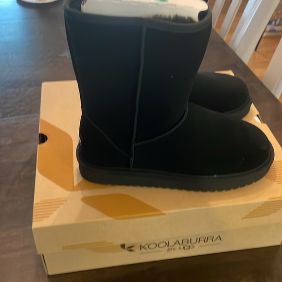 Black koolaburra boots size 5 never been worn! - Picture 3 of 5